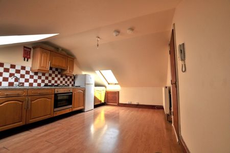 3 Bed Flat, Bethnal Green Road, E2 - Photo 5