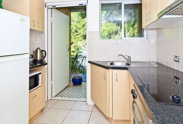 4/111 Moreton Street, New Farm QLD 4005 - Apartment For Rent - $600 | Domain - Photo 1