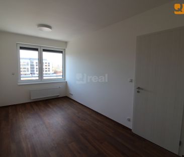 Pronájem bytu 2+kk/B 51m2 s krásným výhledem a garážovým stáním - Fotografie 2