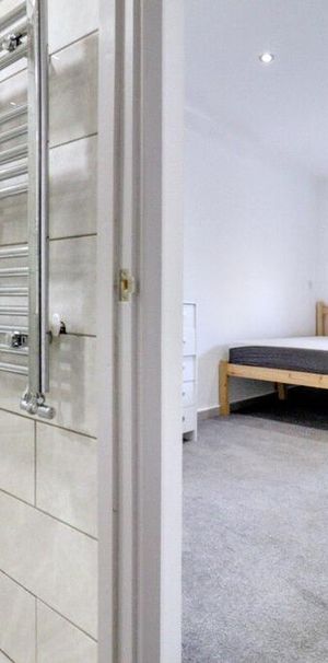 1 bedroom in a house share to rent - Photo 1