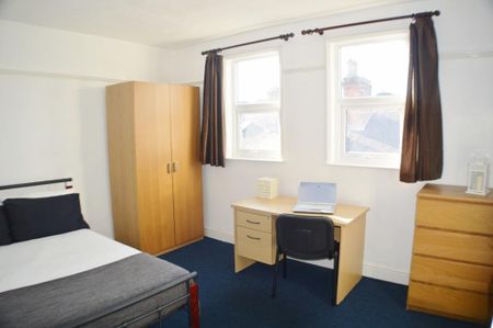 5 bedroom detached house to rent - Photo 3