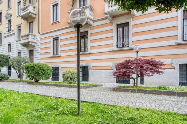 Wonderful single room with private balcony in Via Filippino Lippi - Photo 1