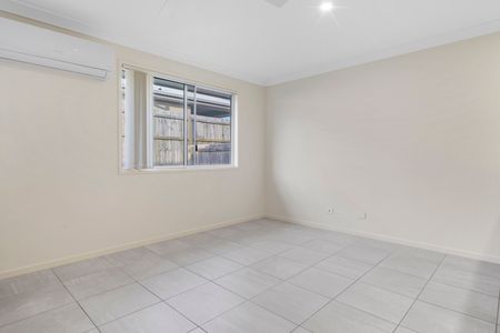 22 Almandin Street,LOGAN RESERVE - Photo 5