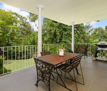 Pristine 4 bedroom brick home - Photo 6