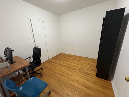 Rosemont : logement de 3 chambres, offert en location semi meublée. - Photo 2