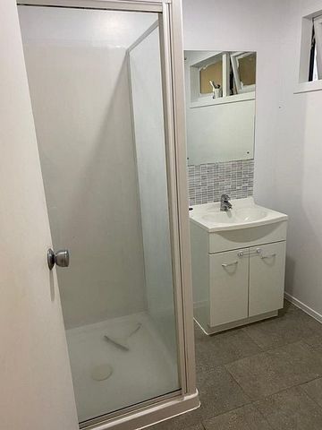 3 Bedroom Flat in Highbury - Photo 5