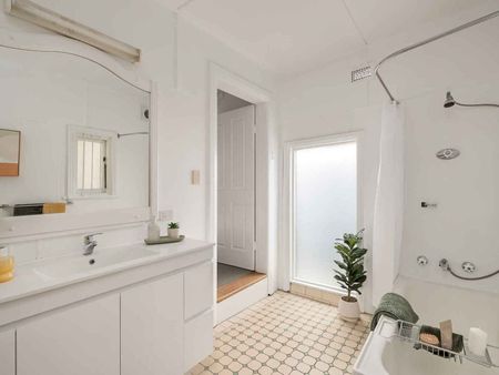 29 Elswick Street Petersham - Photo 5