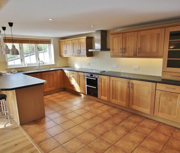 4 bedroom detached house to rent - Photo 6