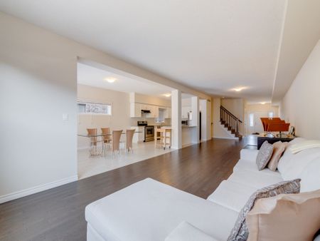 For Lease - 11 Burcombe Cross Unit# Upper Bdrm, Guelph, Ontario - Photo 4