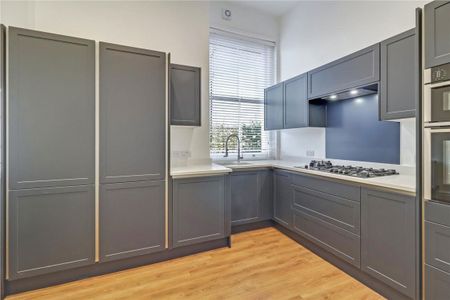 A 2 Bedroom Flat in Lansdown GL50 2LR - Photo 4