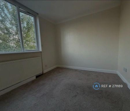 3 bedroom flat to rent - Photo 2