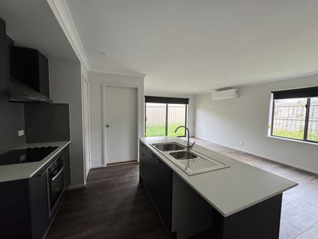 STYLISH TOWNHOUSE IN A QUIET, CENTRAL LOCATION - Photo 5