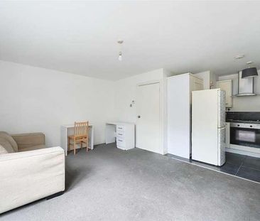 Yelverton Road, Battersea, SW11 - Photo 2