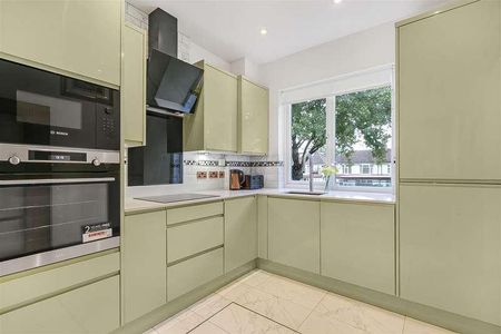 Village Road, Enfield, EN1 - Photo 3
