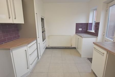 2 Bedroom Mid Terraced House - Photo 5