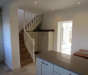 2 bedroom end of terrace house to rent - Photo 1