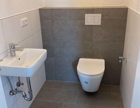 Schicke Neubauwohnung im Dachgeschoss - Foto 1