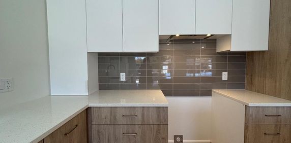 Appartement style Condo 4 1/2 PLUS OU 5 LUMINEUX - Photo 2