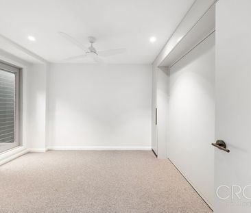 Stunning Oversized Two Bedroom Penthouse-Style Apartment - Photo 3