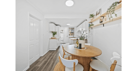 Stylish Townhome | Huge courtyard | Central Location - Photo 3