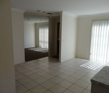 Ideally situated 3 bedroom Townhouse! Walk to Pascoe Vale Railway S... - Photo 6