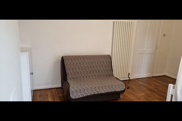 Studio Flat, Wesleyan Place, NW5 - Photo 1