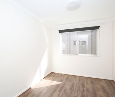 14/15 Royal Avenue, Essendon North VIC 3041 - Photo 6