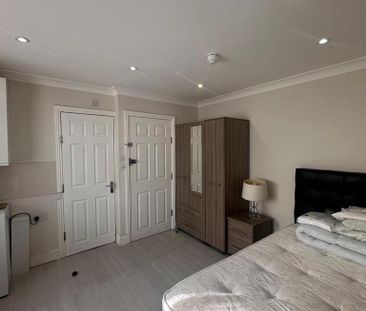 Studio to rent - Photo 3