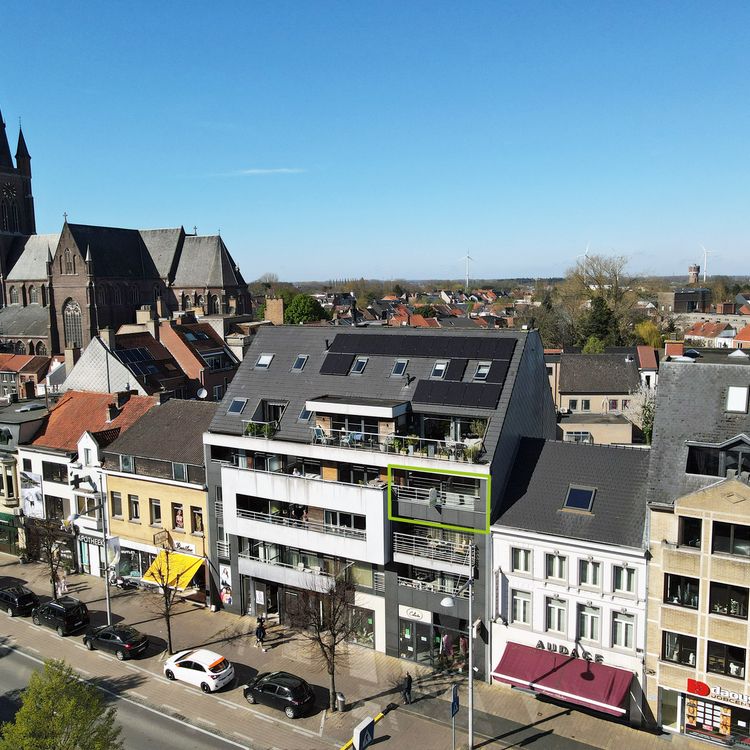 Zonnig en instapklaar appartement gelegen op enkele passen van de Markt! - Photo 1