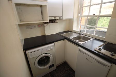 1 Bedroom Flat / Apartment - Bank Street, Bishops Waltham - Photo 3