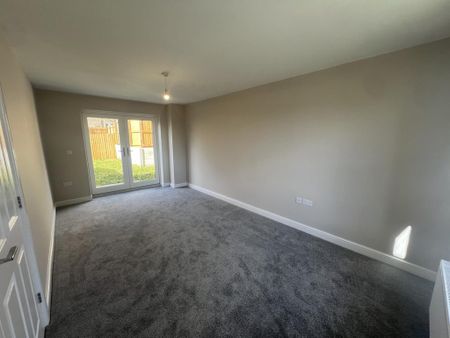3 bedroom semi-detached house to rent - Photo 3