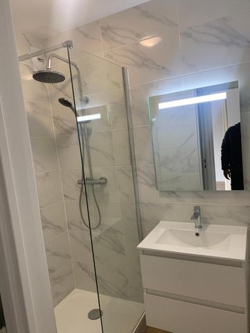 A LOUER ANGERS DOUTRE - T1 rénové situé 45 rue ... - Photo 5