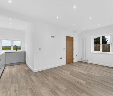 2 bedroom end of terrace house to rent - Photo 1