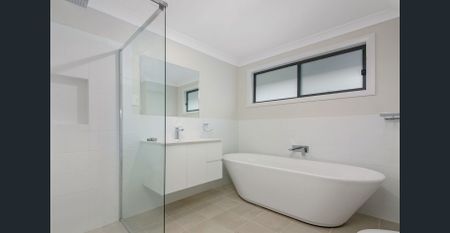 Free-standing spacious 4-bedrrom family home - Photo 4