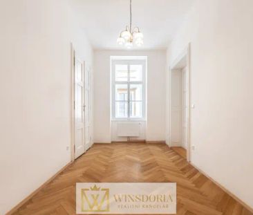 Pronájem reprezentativního bytu 2+1 s pavlačí a historickým šarmem,... - Photo 4