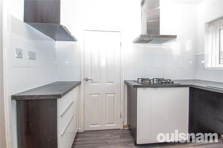 3 bedroom end of terrace house to rent - Photo 2