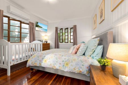 A Charming Family Home in a Leafy Holland Park West Pocket - Photo 4