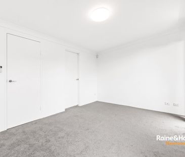 SPLIT LEVEL TWO BEDROOM APARTMENT WITH STUNNING DISTRICT VIEWS. - Photo 2