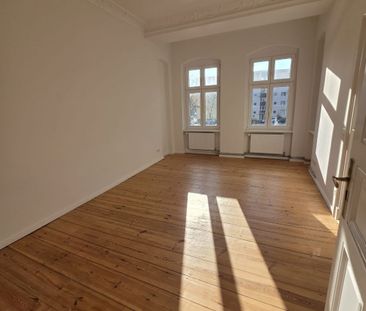 Attraktive Altbauwohnung– Charmant, modernisiert und bezugsbereit - Foto 1