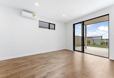 Modern 3-Bedroom Home in heart of Westgate - Photo 2