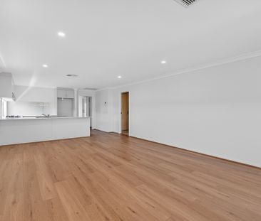 Open the door to contemporary comfort - Photo 1