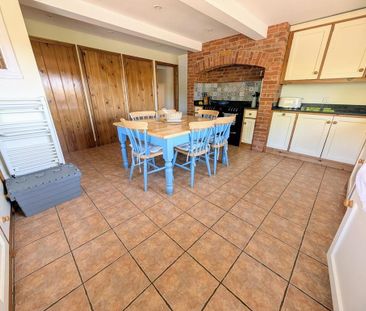 4 bedroom barn conversion to rent - Photo 1