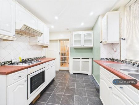 4 bedroom terraced house to rent - Photo 2