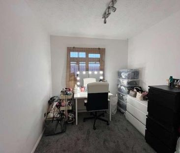 Eagle Close, Waltham Abbey, EN9 - Photo 4