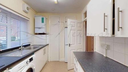 Empire Court, Wembley, HA9 - Photo 2