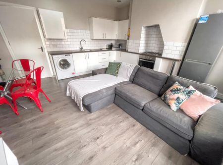 5 bedroom terraced house to rent - Photo 2