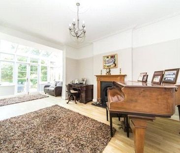 5 bedroom detached house to rent - Photo 3