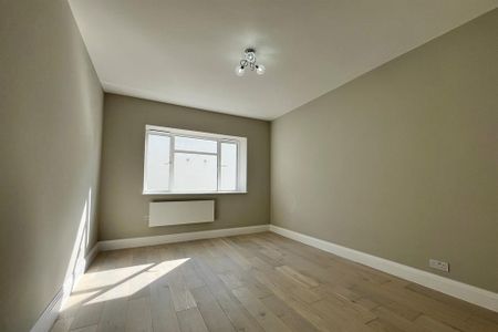 3 bedroom flat to rent - Photo 4