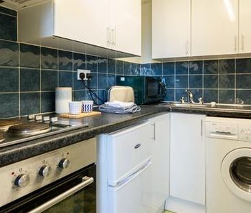 Flat 7, 2 VICTORIA TERRACE Leeds - LS3 1BX - Photo 3