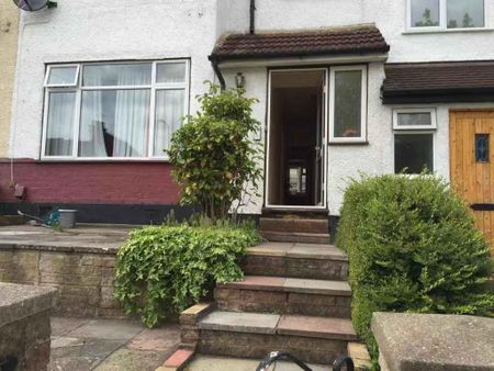 1 bedroom in a house share to rent - Photo 5